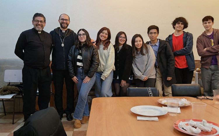  Encuentro con jóvenes de 4to medio y egresados